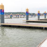 Marina Dock Accesorios de aleación de aluminio plateado flotante Pontoon Wharf Diseño de ingeniería Plataforma flotante Paseo