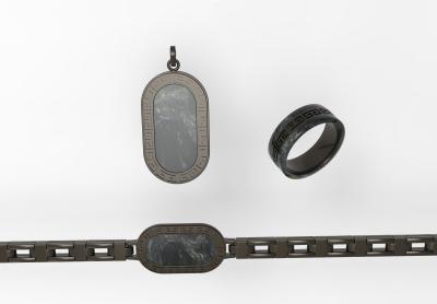 Lightweight Men's Accessories Carbon Fiber Pendant Jewelry and Unique Pattern Ring Bracelet with Inlay Technology