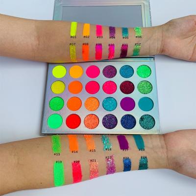 24 Colors Custom Eyeshadow Palette High Pigmented Private Label Metallic