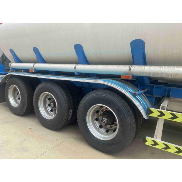 Truck Trailer Solution CIMC Three-Axis Oil Tanker Truck for Safe Transport 30000 kg