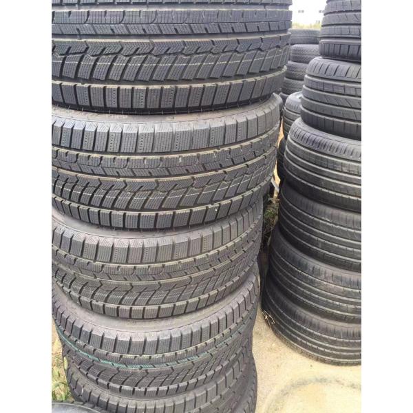 La moitié du radial en acier 245/45R18 bande outre des pneus de route 235mm