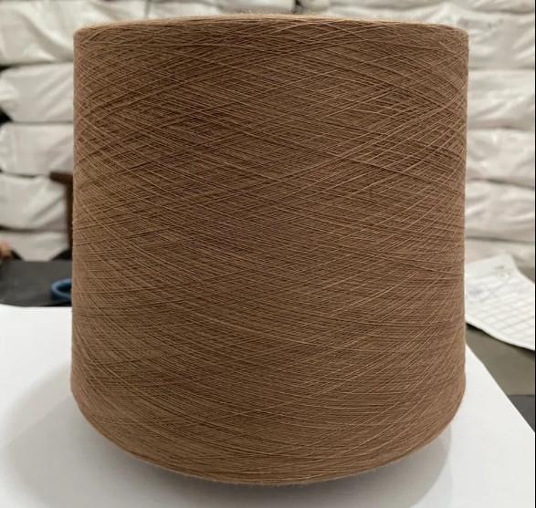 Le tricot et le tissage sont faciles et durables grâce à un anneau de fil de polyester brillant