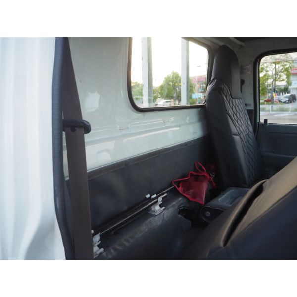 Isuzu Elf Truck 2 Ton Wide Long Low Floor MT Load Size 430/207/38 ETC Aluminum Block Hill Start Assist Leveler Rearview Camera1Spare Tire 2Ton Base 2Ton Car Mission Manual MT Mounting Flat Car 6 Speed