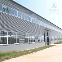 Armazém de estruturas pré-fabricadas de aço com vigas de secção H e painéis sandwich