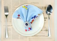 Les enfants ont personnalisé le modèle mignon de tissu de double de coton de serviettes de dîner avec le label tissé
