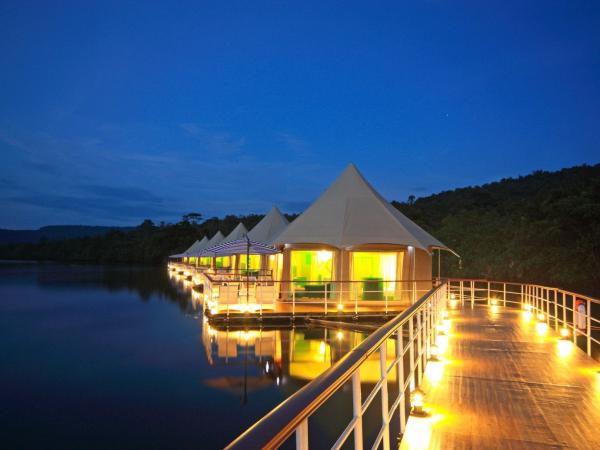 Steel Frame Luxury Hotel Tents With PVDF Architecture Cover Structure Luxury Resort Tent Hotels