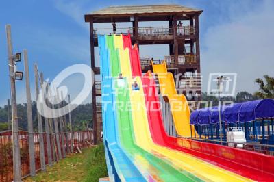 As corrediças de água de alta velocidade do material da fibra de vidro para a água exterior gigante do recurso de feriado estacionam