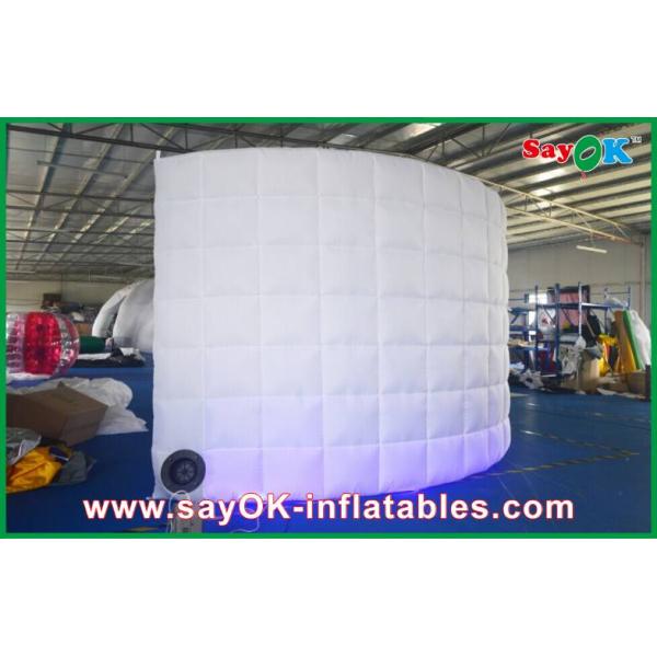 Огнеупорная раздувная стена приведенная изогнула освещающ стену для стены фото свадебного банкета раздувной