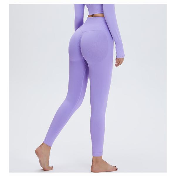 Las mujeres empujan hacia arriba los pantalones de funcionamiento de la yoga de la aptitud de las polainas del extremo del arrugado