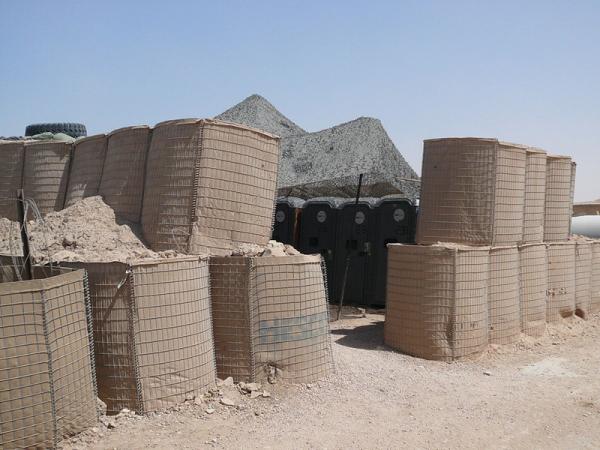 Heavy Duty Hesco Defensive Barriers Bunker , Sand Filled Barriers Long Service Life