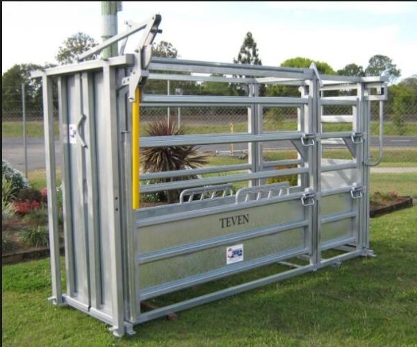 Galvanized Standard Horse Or Cattle Corral Panels / Heavy Duty Cattle Crush CE ISO9001