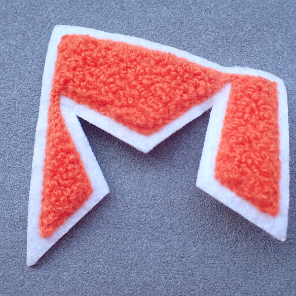 Лазер полиэстера передачи тепла отрезал заплаты вышивки для курток