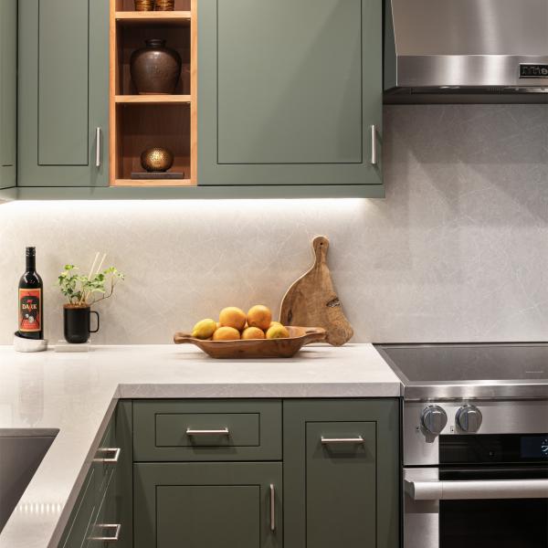 California Villa Use Kitchen Cabinet Solid Wood Modern Shaker Style Green And Brown Cupboard