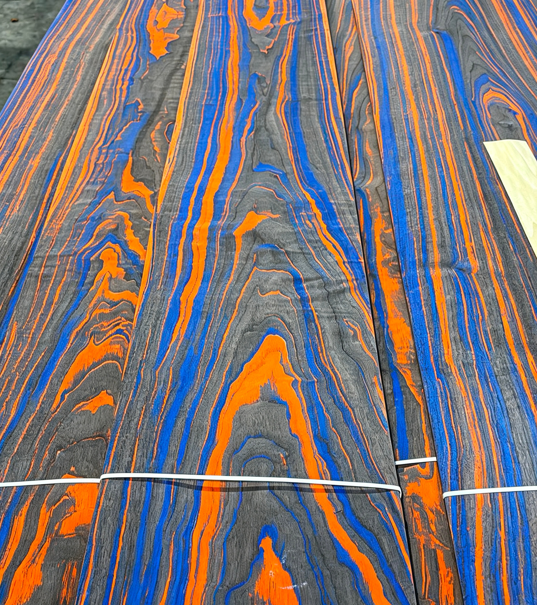 Natural Plant Dyed Eco-Friendly Wood Veneer, Multi Color Iridescent Decorative Wood Veneer for Furniture Panels, Wall Cladding & Cabinet Making