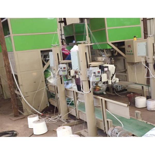 Sacos automáticos da máquina de embalagem 600 - 800 do aço carbono da porca/farinha pela hora