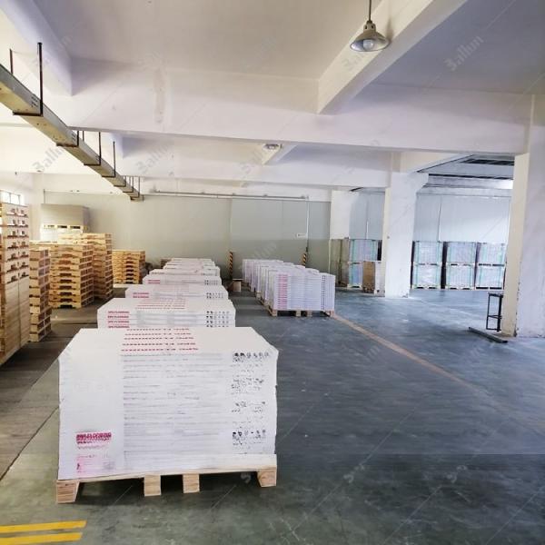 Revestimento UV 4mm 5mm Clique Bloquear SPC Rebocos rígidos de vinil para e piso acessível