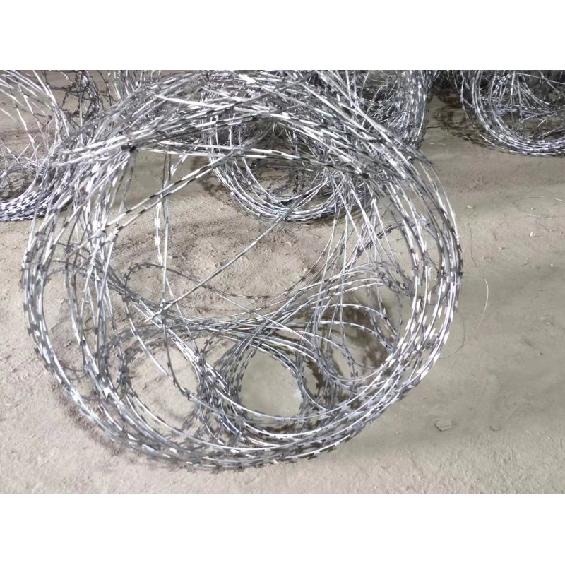 Galvanized PVC Stainless Steel Concertina Razor Blade Barbed Wire Bto-22 Bto-60 Cbt-65 Fencing Wire Price