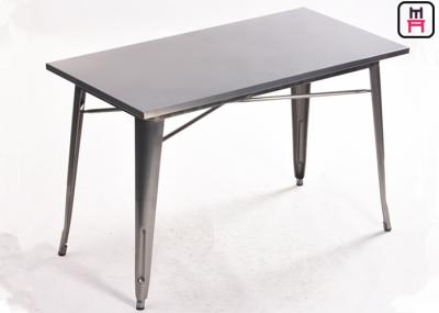 O restaurante comercial do metal industrial do estilo apresenta a tabela do metal de Tolix para a cadeira de Tolix