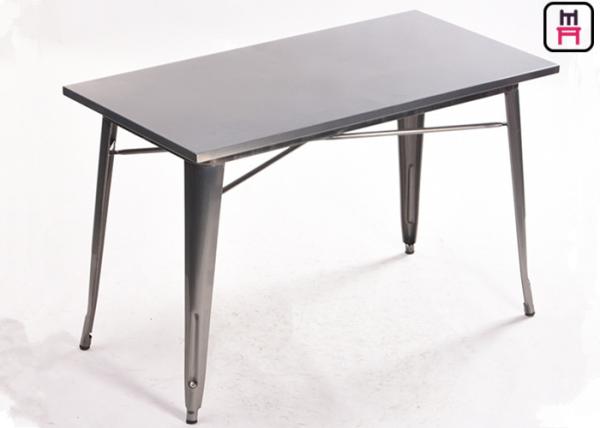 O restaurante comercial do metal industrial do estilo apresenta a tabela do metal de Tolix para a cadeira de Tolix