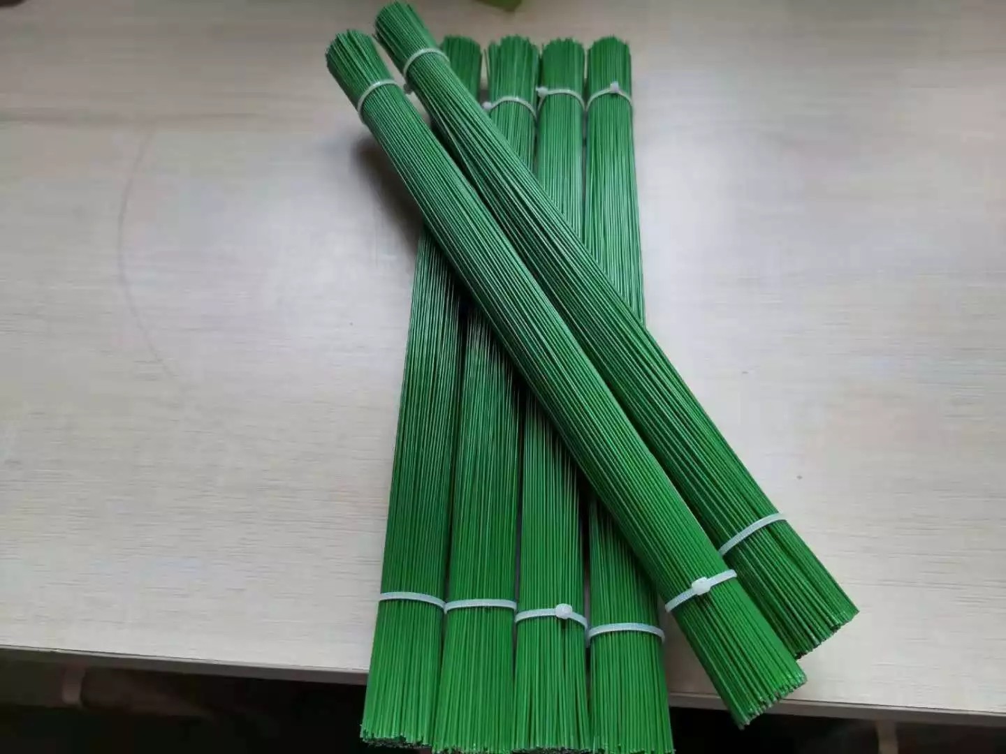 Зеленый цвет отрезал Pvc 1.6mm покрыл железную проволоку для вязки