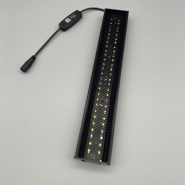 LEDUVB爬虫類光 8W アルミ UVA UVBランプ 制御可能なLED爬虫類光具 爬虫類の豊かさと福祉のために