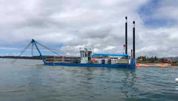 Port de la décharge 14inch d'acier inoxydable, profondeur de creusement de 15m, longueur de 22m, fabricant de machine de dragueur de la rivière 800Kw