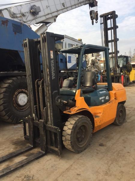 3 Mast Used Diesel Forklift Truck 7FD40 SGS Approved With Middle Cylinder