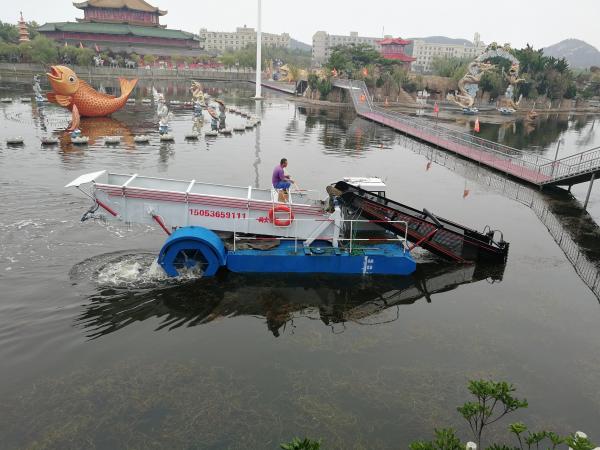 Blue 7CBM River Water Cleaning Machine Cutter Pond Weed Harvester Mowing