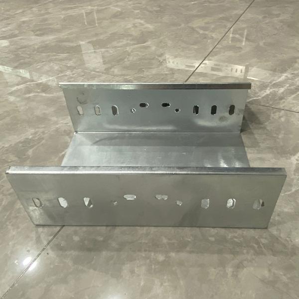 50-1000 mm largeur plateau de câble galvanisé en acier taille personnalisable plateau de câble extérieur