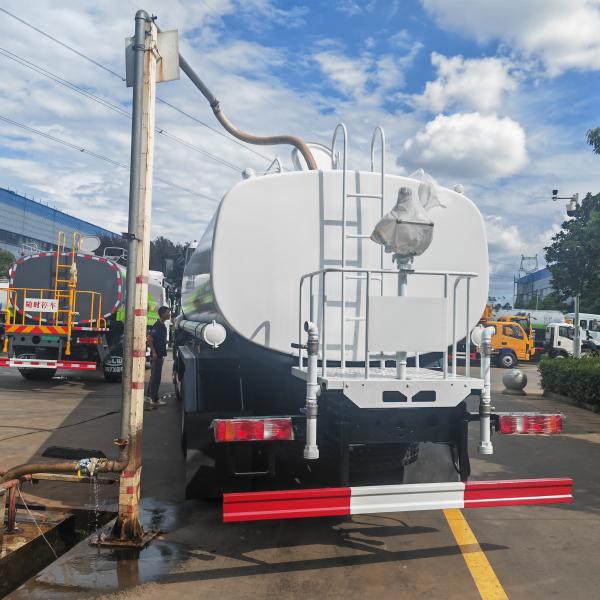 Sinotruk HOWO Camion-citerne arroseur, citerne, arroseuse, wagon d'arrosage