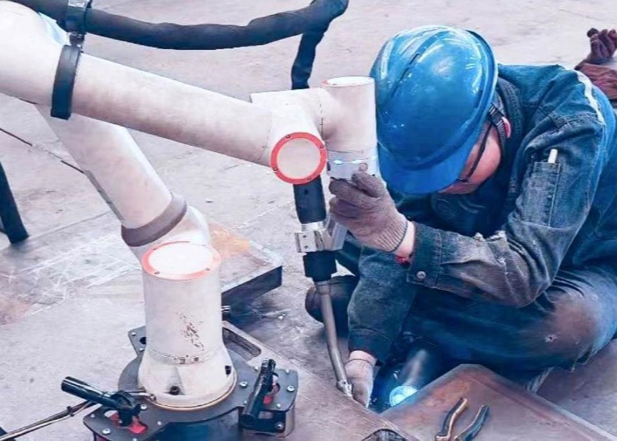High Efficiency Interaction Collaborative Welding Robot For Industrial