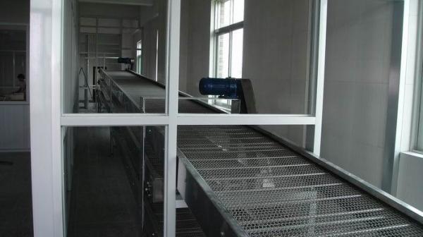                  Customized Space-Saving Vertical Gravity Conveyor             