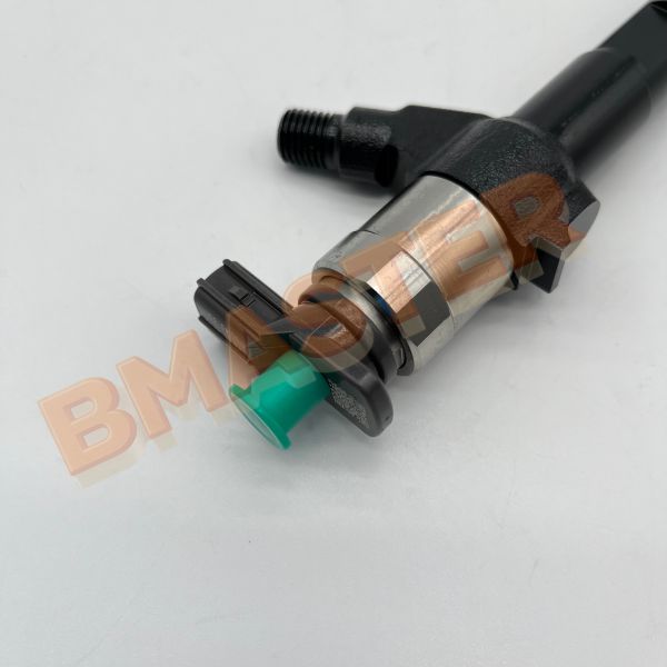 Densoo Fuel Injector 295050-0890 Model For 4D56 Engine With 6 Months Warranty
