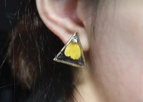 African Daisy Triangle Handcrafts Triangle Drop earrings Yellow And Red Africa Earrings Made In Japan