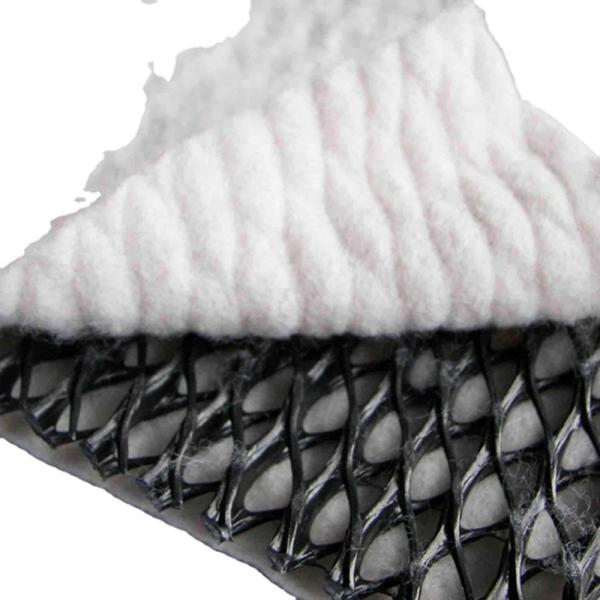 Géomembranes pour les réseaux de drainage composites dans le génie municipal et les décharges