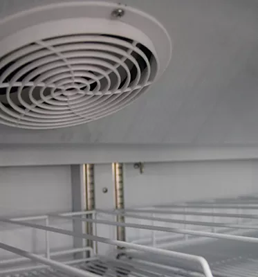 Cold Drink 1260L Beer Upright Glass Door Freezer 220V To 240V