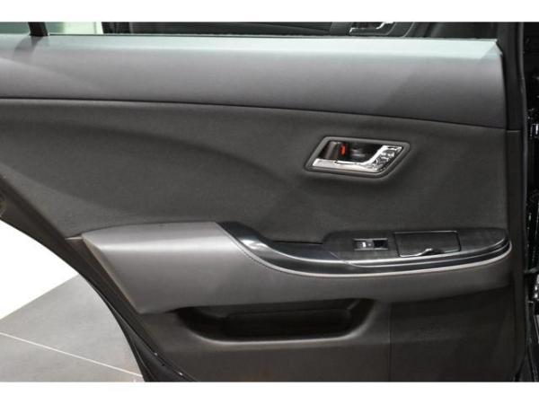 Toyota Crown 2.5 Sports Navigation Package New Black Leather Seat Covers / All-New Full Water Tank Capacity For The Car / All-New 20-Inch Tires And Wheels / All-New Aerodynamics / All-New LED Fog Lig