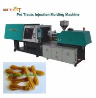 L'animal familier traite/chien mâchant la machine automatique de moulage par injection avec le moteur servo