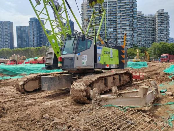 Crane à rampe en treillis ZCC850V à haute efficacité énergétique 85 tonnes Fonctionnement en toute sécurité à hauteur de levage maximale 46 m