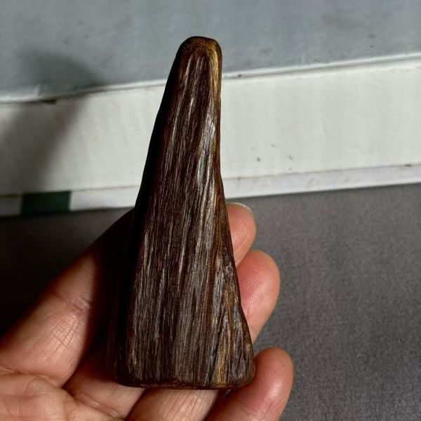 Natural OUD Agarwood wood pieces and extracts suitable for high end perfume manufacturing and aromatic product development