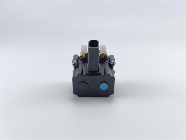 BMW X5 X6  37206789938  Air Suspension Solenoid Valve Block
