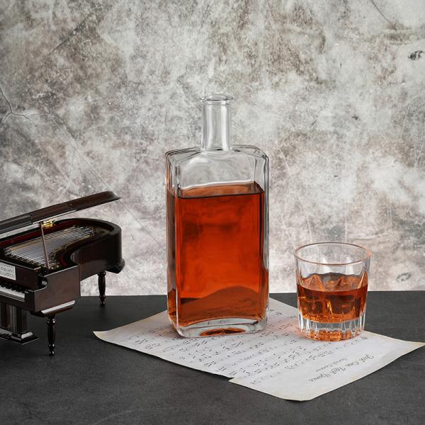 Destilerías de pequeños lotes Botella de vidrio con tapa Flint White Vodka Tequila Rum