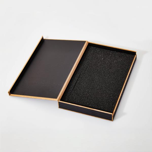 Установленный размер черный подарочный телефонный чехол деревянная коробка упаковка с пенной и ручной конструкции