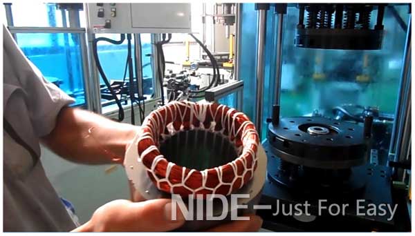 Статор вентиляторного двигателя мотора генератора свертывает спиралью окончательную формируя и формируя машину для микро- мотора