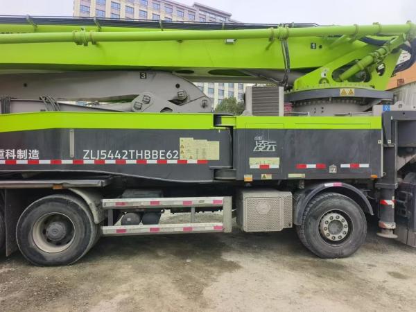 Construire une vieille pompe à béton de ciment camion d'occasion Zoomlion