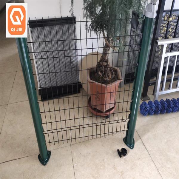 Сваренный металлом изогнутый декоративный дом загородки сада панели 3Д на открытом воздухе