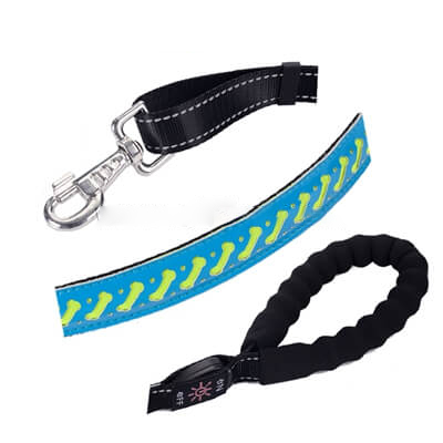 Множественное СИД цвета освещает вверх кожаный неубедительный зажим ремня безопасности собаки