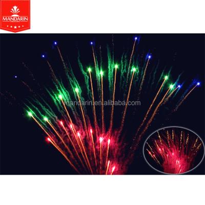 200 fogos de artifício profissionais dos tiros indicam a exposição personalizada da pirotecnia