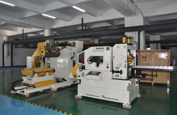 3 em máquinas de 1 alimentador do Straightener da bobina para a bobina de aço da espessura de 0.6-6.0mm
