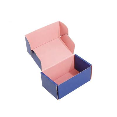 Caixa de transporte cor-de-rosa azul do encarregado do envio da correspondência do cartão rígido para o perfume Botlle